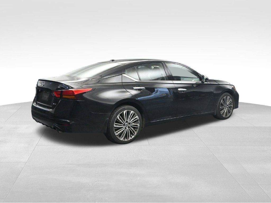 Used 2023 Nissan Altima 2.5 SL AWD/4WD image 5