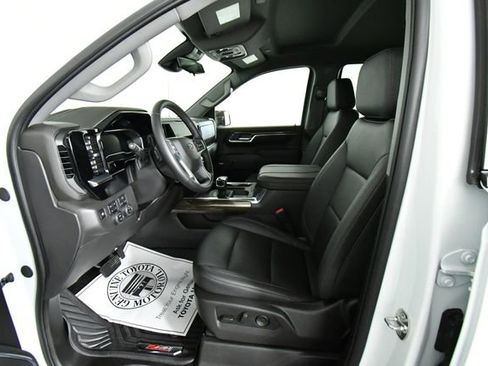 Used 2025 Chevrolet Silverado 1500 LT Trail Boss w/ Convenience Package II image 5