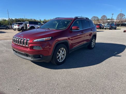 Used 2015 Jeep Cherokee Latitude w/ Cold Weather Group AWD/4WD image 2