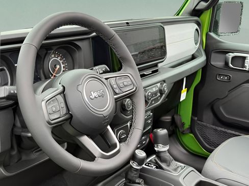 New 2025 Jeep Wrangler Willys AWD/4WD image 17