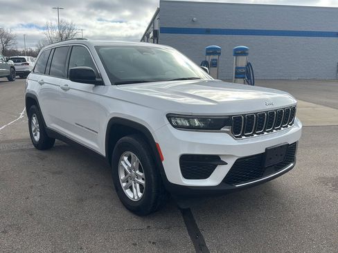 Used 2023 Jeep Grand Cherokee Laredo image 8