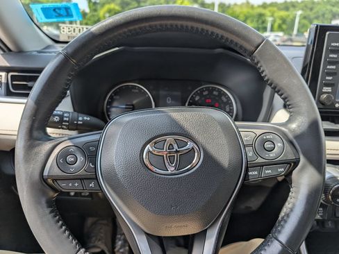 Used 2021 Toyota RAV4 XLE w/ Convenience Package AWD/4WD image 25