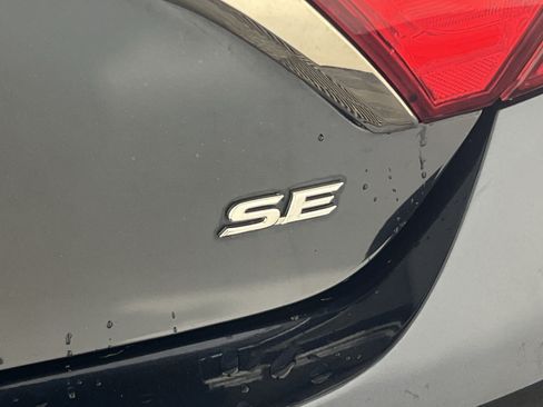 Used 2016 Toyota Camry SE FWD image 24