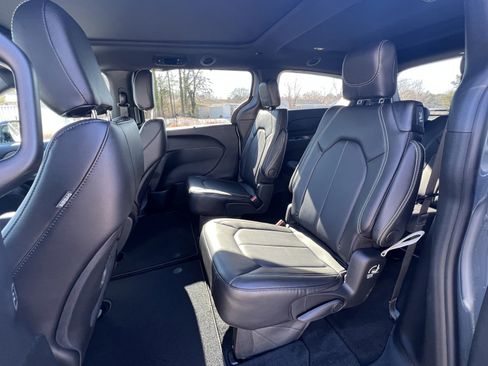 New 2026 Chrysler Pacifica Select AWD/4WD image 12