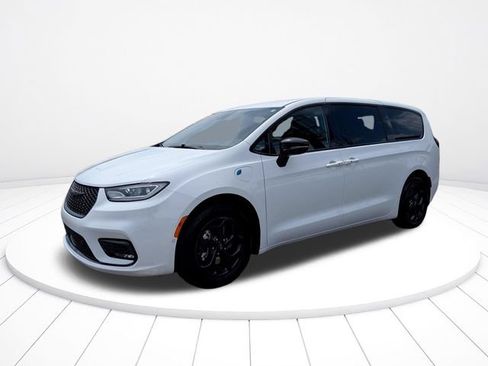 Used 2024 Chrysler Pacifica Limited FWD image 7
