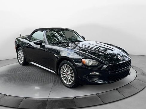 Used 2017 FIAT 124 Spider Classica image 1