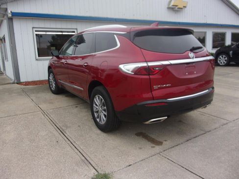 Used 2024 Buick Enclave Premium image 2