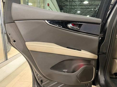 Used 2022 Lincoln Nautilus Reserve AWD/4WD image 19