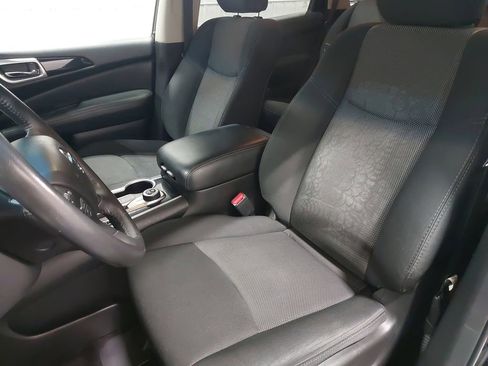 Used 2020 Nissan Pathfinder SV image 16