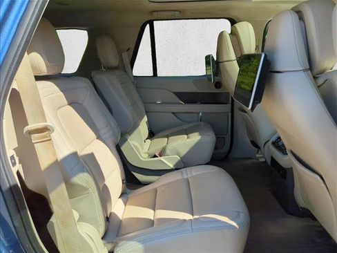 Used 2020 Lincoln Navigator Reserve image 24