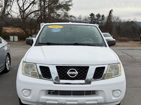 Used 2015 Nissan Frontier SV image 4