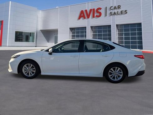 Used 2025 Toyota Camry LE image 2