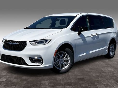 New 2026 Chrysler Pacifica Select image 1