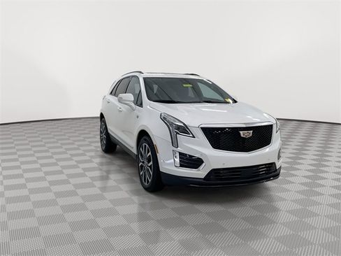 Certified 2025 Cadillac XT5 Sportv w/ Technology Package image 2
