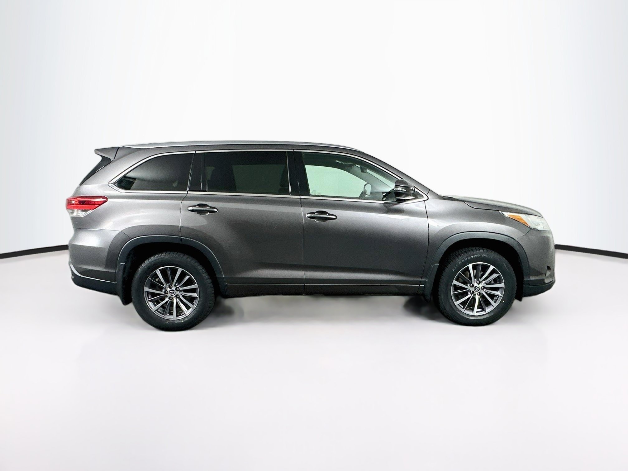 Used 2017 Toyota Highlander XLE w/ Carpet Mat Package AWD/4WD image 10