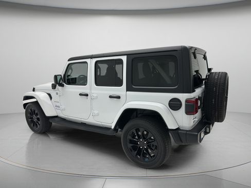 Used 2023 Jeep Wrangler Unlimited Sahara w/ Cold Weather Group AWD/4WD image 7