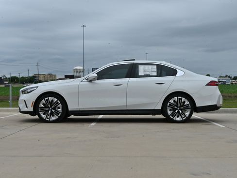 New 2026 BMW 530i RWD image 6