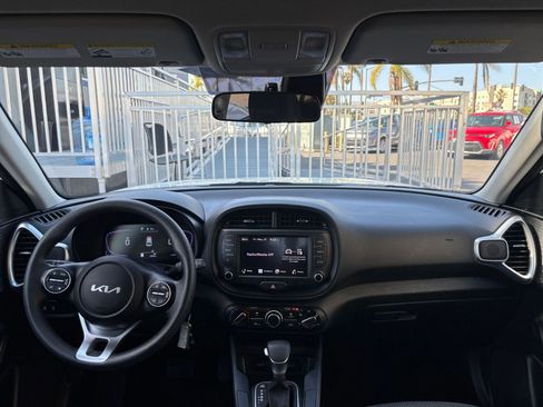 Used 2025 Kia Soul LX w/ LX Technology Package FWD image 31