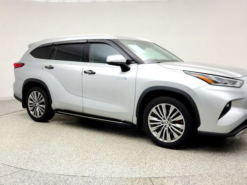 Used 2020 Toyota Highlander Platinum AWD/4WD image 3