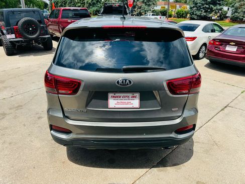 Used 2019 Kia Sorento FWD image 4