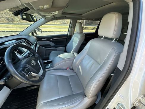 Used 2014 Toyota Highlander Limited image 17