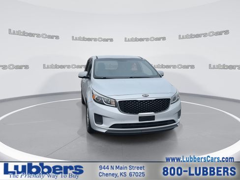 Used 2018 Kia Sedona L image 3