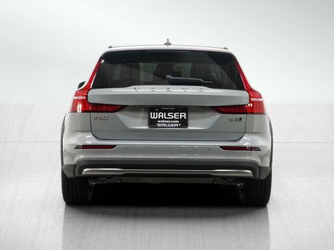 Used 2025 Volvo V60 B5 Cross Country Plus AWD/4WD image 4