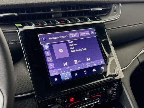 New 2025 Jeep Grand Cherokee L Altitude image 14