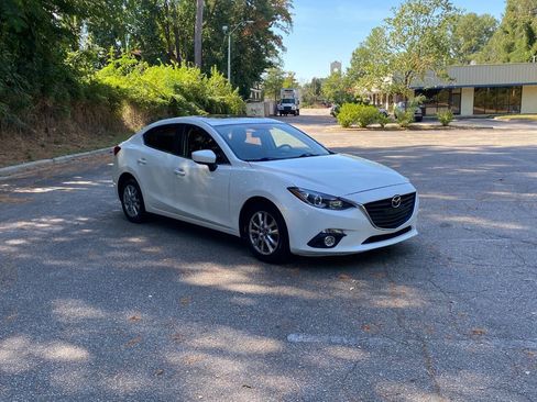 Used 2016 MAZDA MAZDA3 i Touring w/ Popular Equipment Package FWD image 3