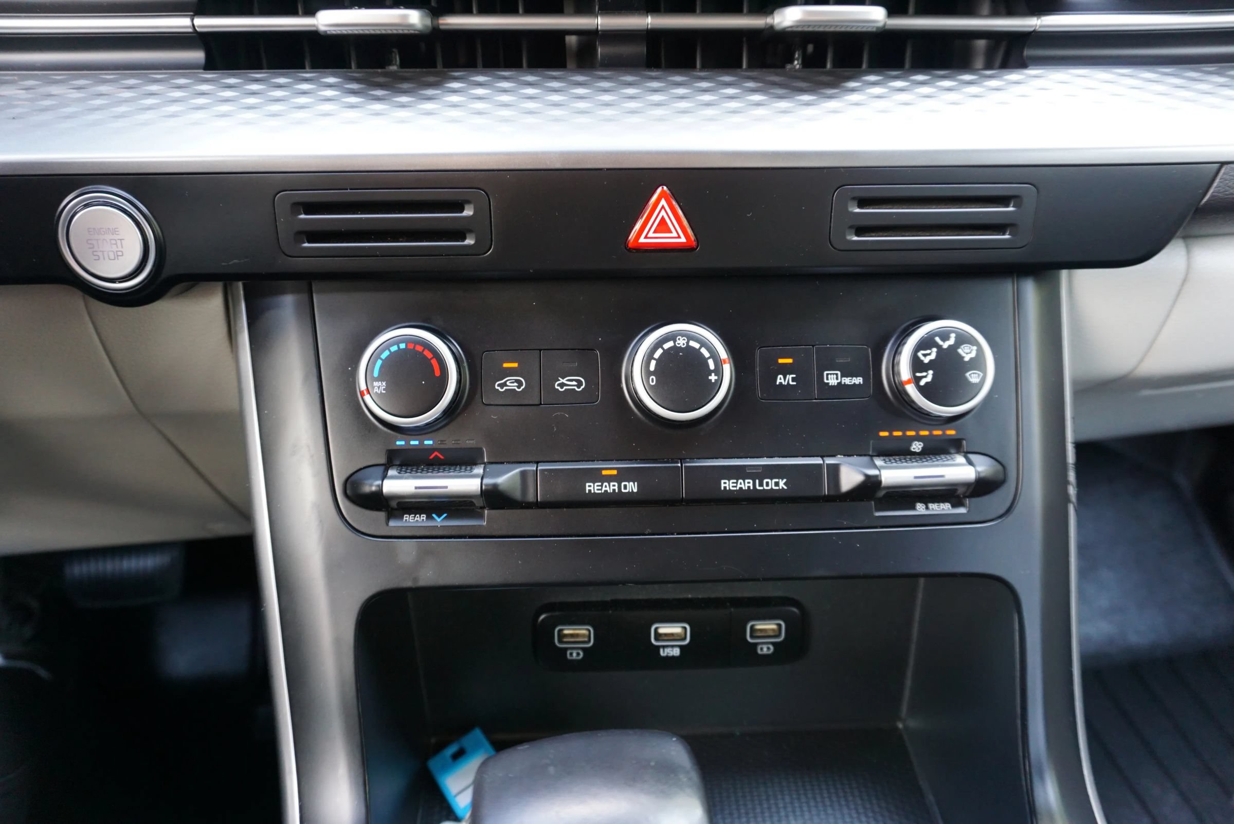 Used 2022 Kia Carnival LX FWD image 40
