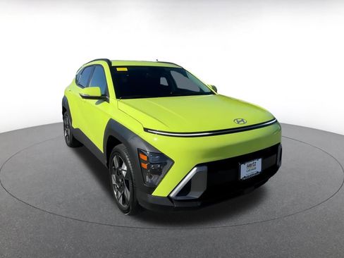 Used 2025 Hyundai Kona SEL image 3