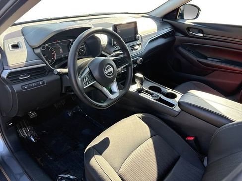 Used 2025 Nissan Altima 2.5 SV FWD image 12