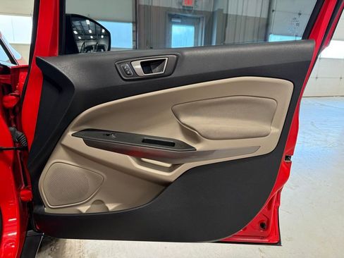Used 2020 Ford EcoSport SE w/ SE Convenience Package image 32