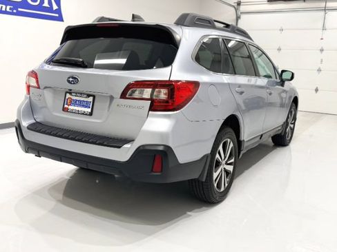 Used 2018 Subaru Outback 2.5i Limited AWD/4WD image 9