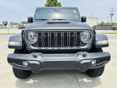 New 2025 Jeep Gladiator Sport image 32