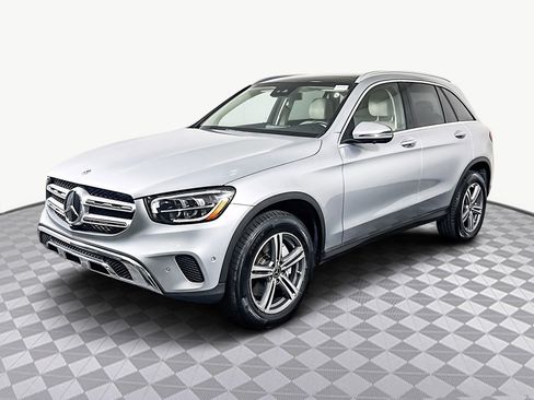 Used 2022 Mercedes-Benz GLC 300 w/ Premium Package Lite image 4