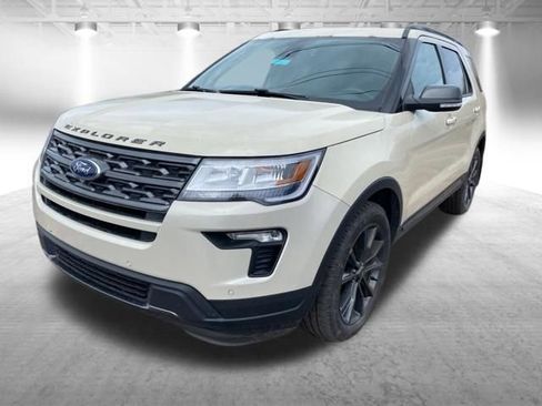 Used 2018 Ford Explorer XLT w/ XLT Appearance Package AWD/4WD image 6