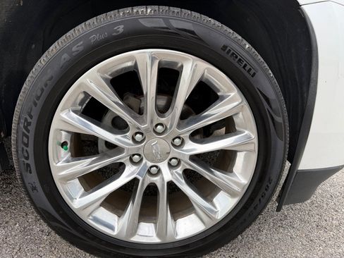 Used 2018 Cadillac Escalade Luxury AWD/4WD image 38