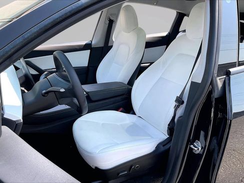 Used 2022 Tesla Model Y Long Range AWD/4WD image 22