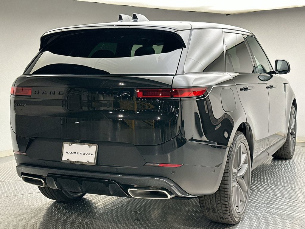 New 2027 Land Rover Range Rover Sport SE AWD/4WD image 3