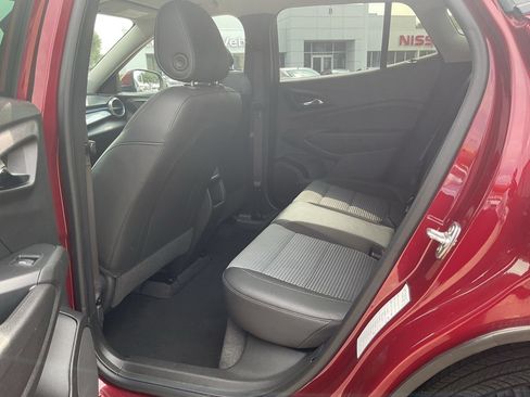 Used 2025 Chevrolet Trax LT w/ LT Convenience Package FWD image 10