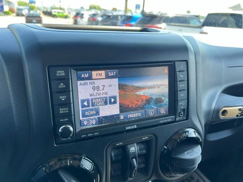 Used 2014 Jeep Wrangler Unlimited Sahara AWD/4WD image 14