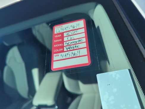 Certified 2025 Kia Sorento S image 5