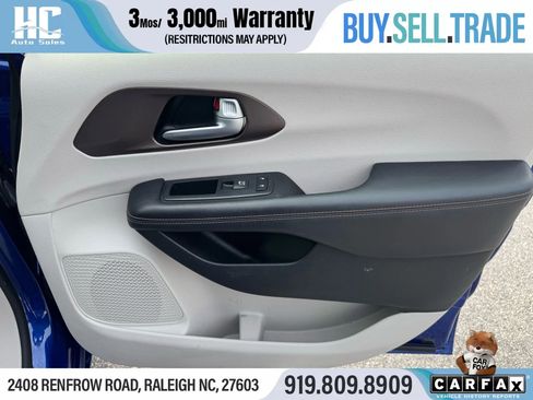 Used 2018 Chrysler Pacifica Touring-L Plus image 19