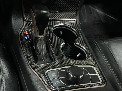 Used 2017 Jeep Grand Cherokee Limited image 29