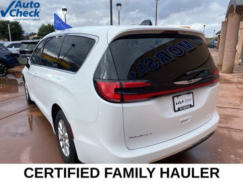 Used 2024 Chrysler Pacifica Touring-L FWD image 6