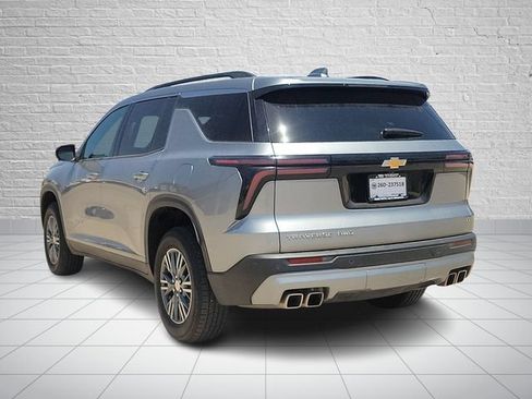 Used 2024 Chevrolet Traverse LT AWD/4WD image 3