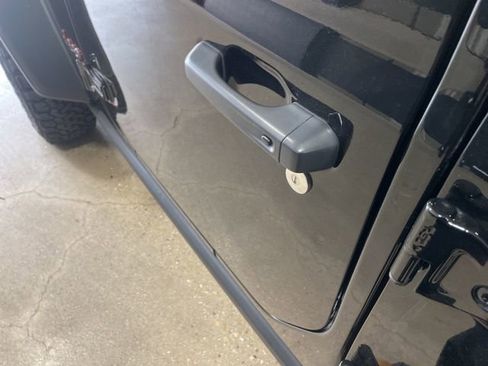 Used 2025 Jeep Wrangler Unlimited Rubicon image 9