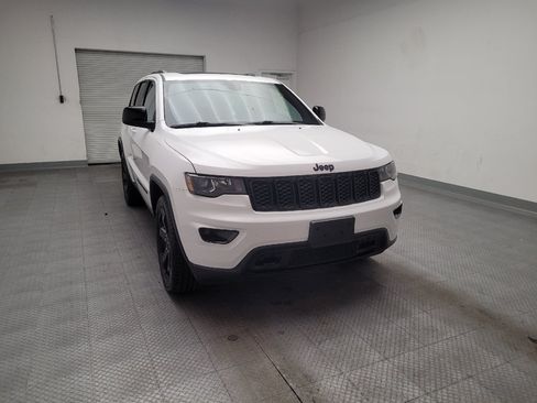 Used 2019 Jeep Grand Cherokee Laredo AWD/4WD image 14