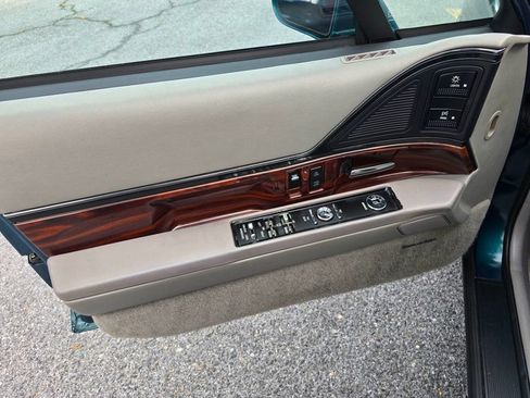 Used 1997 Buick Le Sabre Custom w/ Headliner Lighting Pkg FWD image 10